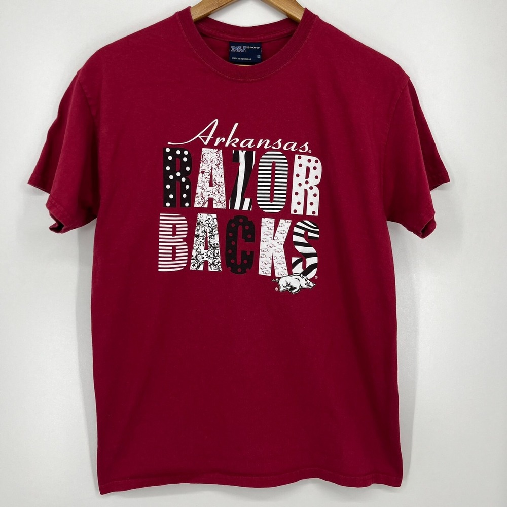 MV Sport Arkansas Razorbacks Men Red Graphic T-Shirt Size M Mixed Pattern Logo